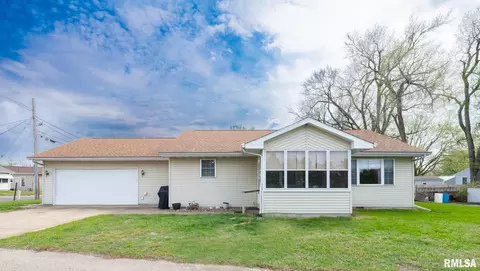 411 Woodland St, Pekin, IL 61554
