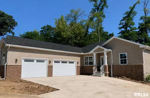 2709 W Woods Edge Dr, Peoria, IL 61614
