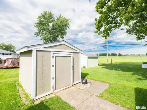 Exterior - 1201 Eagle Ave, Washington, IL 61571 photo 2 of 9