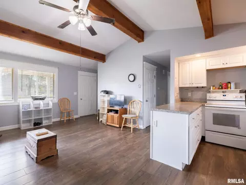 Living - 1201 Eagle Ave, Washington, IL 61571 photo 2 of 8