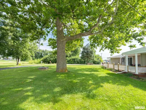 Exterior - 1201 Eagle Ave, Washington, IL 61571 photo 4 of 9