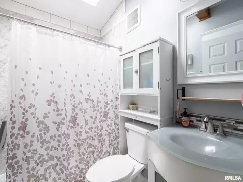 Bath - 1201 Eagle Ave, Washington, IL 61571 photo 1 of 1