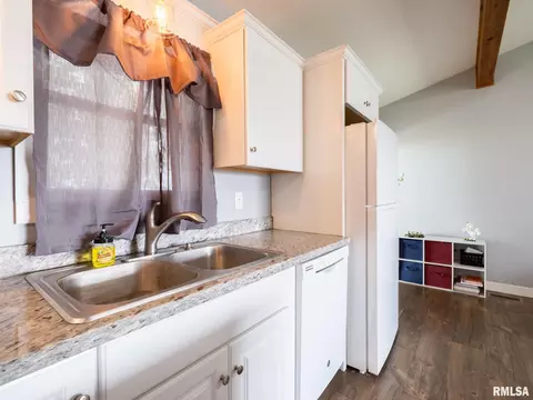 Kitchen - 1201 Eagle Ave, Washington, IL 61571 photo 5 of 5