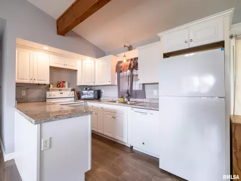 Kitchen - 1201 Eagle Ave, Washington, IL 61571 photo 1 of 5