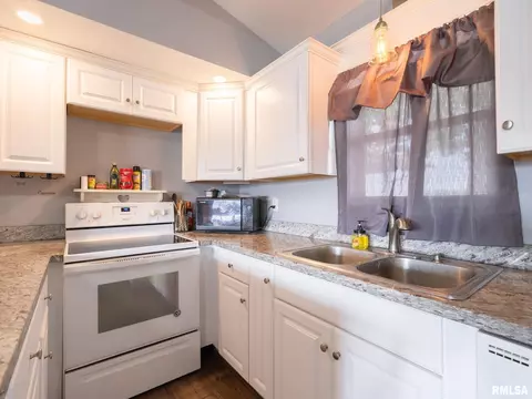 Kitchen - 1201 Eagle Ave, Washington, IL 61571 photo 3 of 5