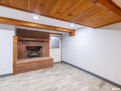Living - 1201 Eagle Ave, Washington, IL 61571 photo 7 of 8
