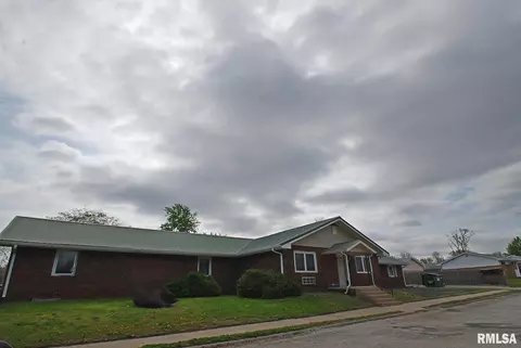 1904 Sheridan Rd, Pekin, IL 61554