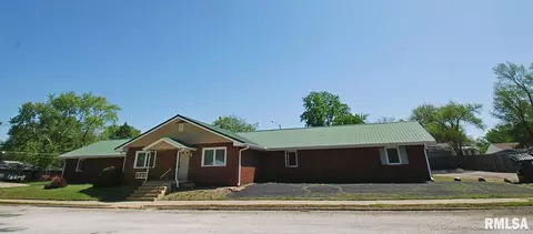 1904 Sheridan Rd, Pekin, IL 61554
