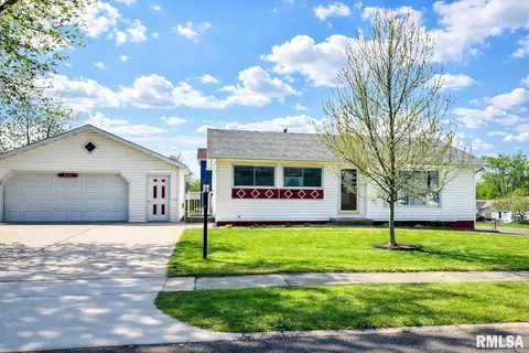 408 Camelot Dr, Washington, IL 61571