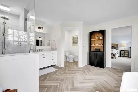 Bath - 12803 N Georgetowne Rd, Dunlap, IL 61525 photo 6 of 10