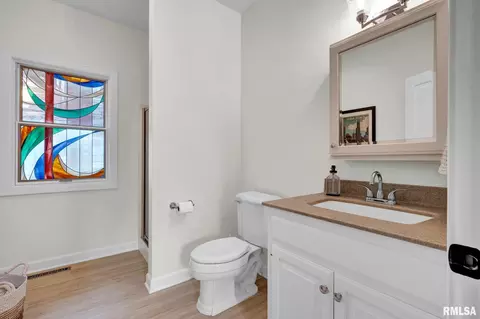 Bath - 12803 N Georgetowne Rd, Dunlap, IL 61525 photo 2 of 10