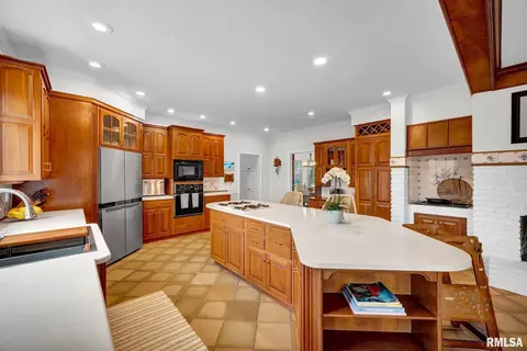 Kitchen - 12803 N Georgetowne Rd, Dunlap, IL 61525 photo 4 of 7