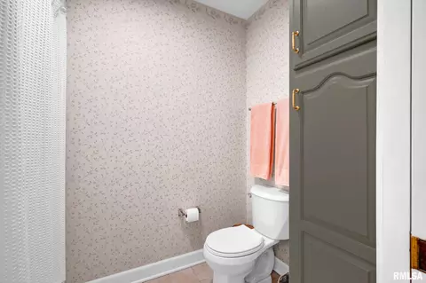 Bath - 12803 N Georgetowne Rd, Dunlap, IL 61525 photo 9 of 10