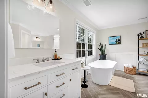 Bath - 12803 N Georgetowne Rd, Dunlap, IL 61525 photo 5 of 10