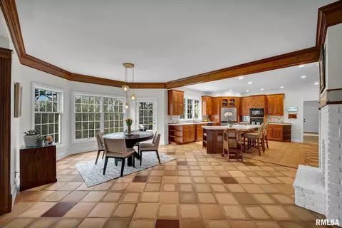 Dining - 12803 N Georgetowne Rd, Dunlap, IL 61525 photo 2 of 5