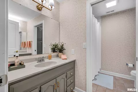 Bath - 12803 N Georgetowne Rd, Dunlap, IL 61525 photo 8 of 10