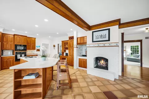 Kitchen - 12803 N Georgetowne Rd, Dunlap, IL 61525 photo 6 of 7