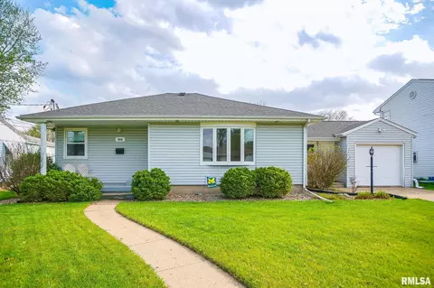 904 Coolidge Ave, Pekin, IL 61554