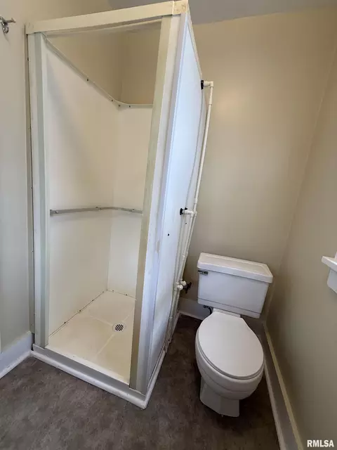 Bath - 519 N Charles St, Macomb, IL 61455 photo 3 of 3