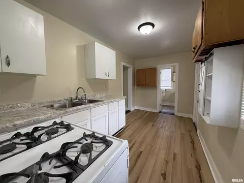 Entry Way - 519 N Charles St, Macomb, IL 61455 photo 1 of 2
