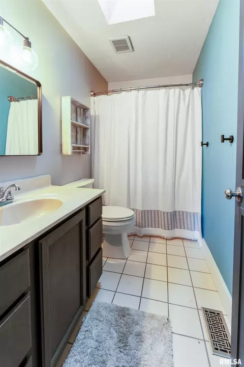 Bath - 105 Colchester Dr, Normal, IL 61761 photo 3 of 4