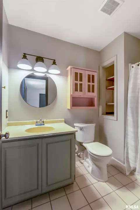 Bath - 105 Colchester Dr, Normal, IL 61761 photo 4 of 4