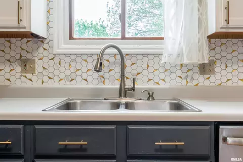 Kitchen - 105 Colchester Dr, Normal, IL 61761 photo 5 of 6