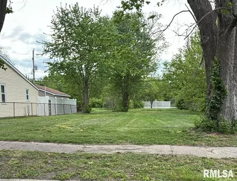 1942 Spruce St, Granite City, IL 62040