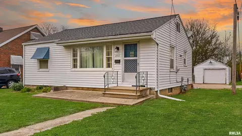 2905 W Kenwood Ave, West Peoria, IL 61604
