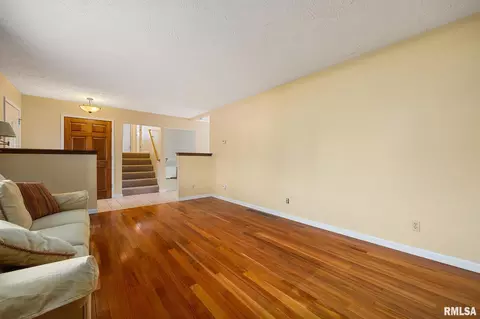 Living - 9909 W Buckhaven Ct, Mapleton, IL 61547 photo 3 of 5