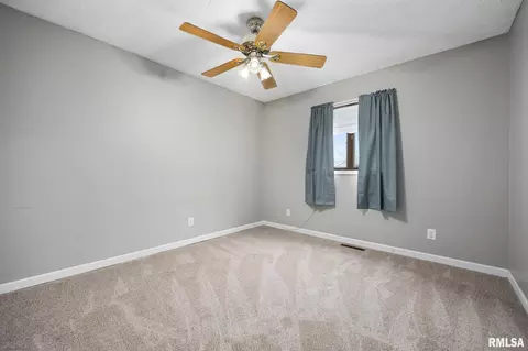 Bedroom - 9909 W Buckhaven Ct, Mapleton, IL 61547 photo 2 of 11