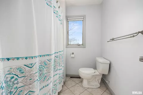 Bath - 9909 W Buckhaven Ct, Mapleton, IL 61547 photo 2 of 4