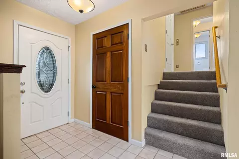 Entry Way - 9909 W Buckhaven Ct, Mapleton, IL 61547 photo 1 of 3