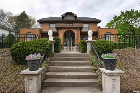 1515 NE Glen Oak Ave, Peoria, IL 61603