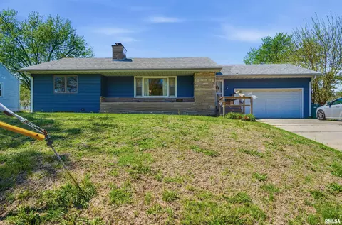 111 N Sanderson Ave, Bartonville, IL 61607