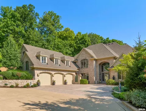 200 W Ravinwoods Rd, Peoria, IL 61615