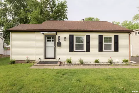 1012 E Paris Ave, Peoria Heights, IL 61616