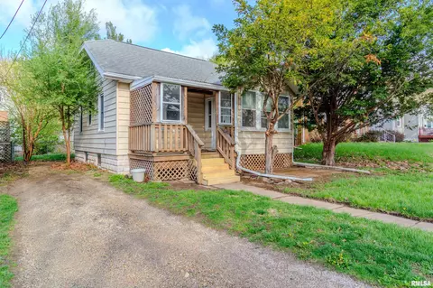 207 Arnold Ave, East Peoria, IL 61611