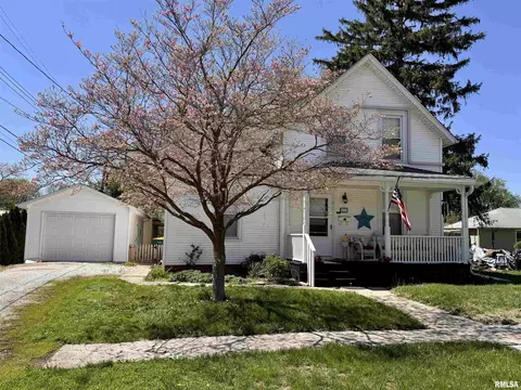 216 S College St, Macomb, IL 61455