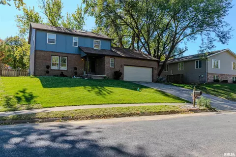 3114 N Elmcroft Ter, Peoria, IL 61604