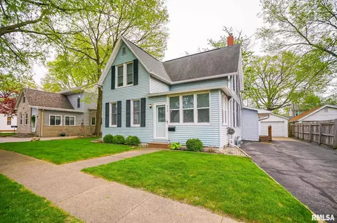 914 Henrietta St, Pekin, IL 61554