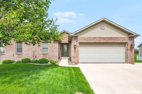 21 Osprey Ct, Pekin, IL 61554