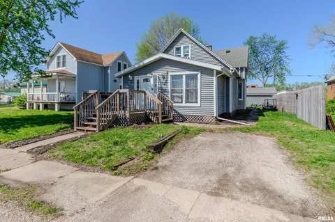 203 2nd St, South Pekin, IL 61564