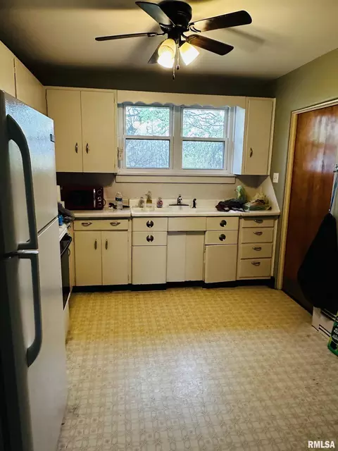 Kitchen - 205 High St, Anna, IL 62906 photo 1 of 1
