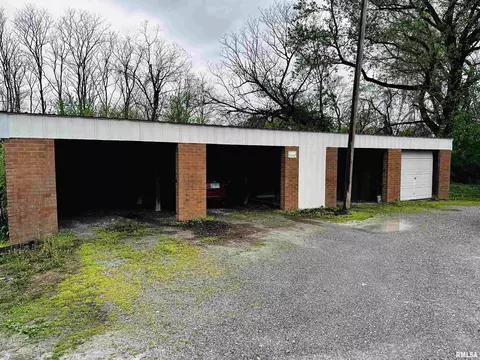 Exterior - 205 High St, Anna, IL 62906 photo 2 of 4
