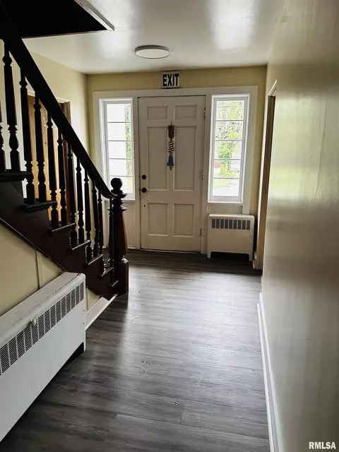 Entry Way - 205 High St, Anna, IL 62906 photo 2 of 2