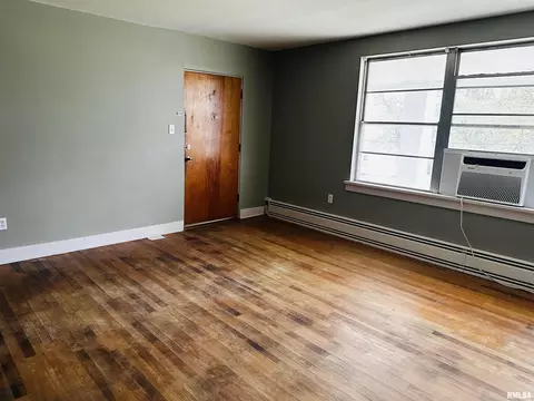 Living - 205 High St, Anna, IL 62906 photo 1 of 4