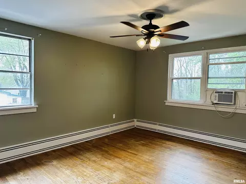 Bedroom - 205 High St, Anna, IL 62906 photo 2 of 4