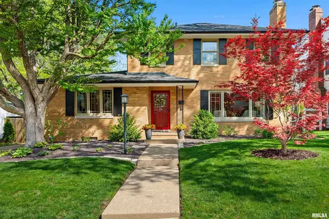 301 W Hollyridge Cir, Peoria, IL 61614