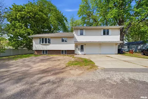 1315 Prince St, Pekin, IL 61554